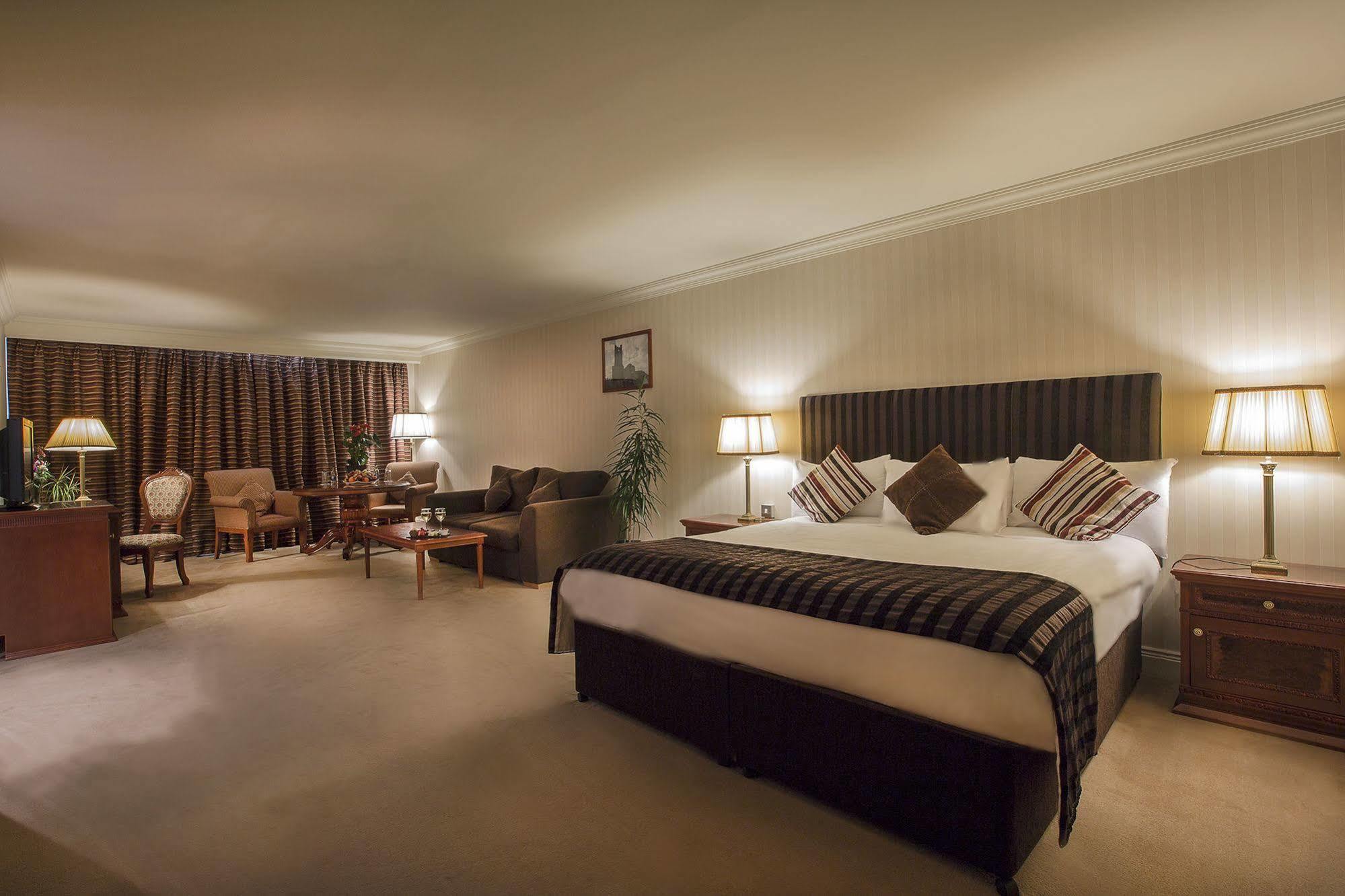 Knightsbrook Hotel & Golf Resort ทริม ภายนอก รูปภาพ
